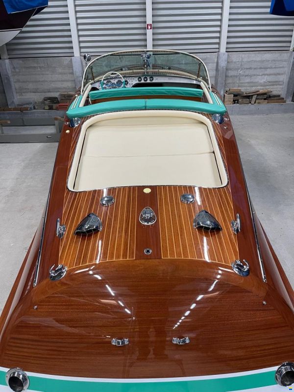 Riva Triton