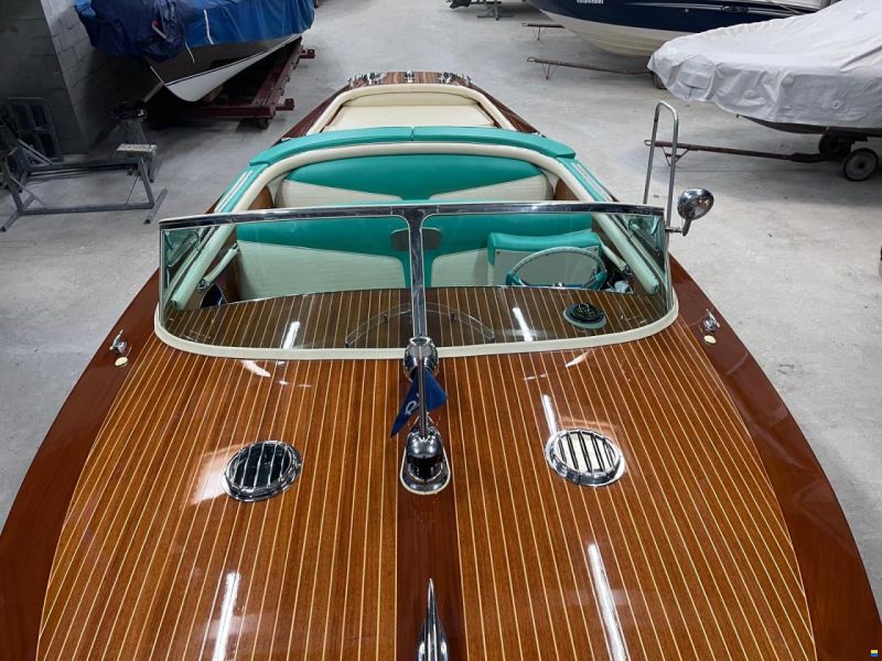 Riva Triton