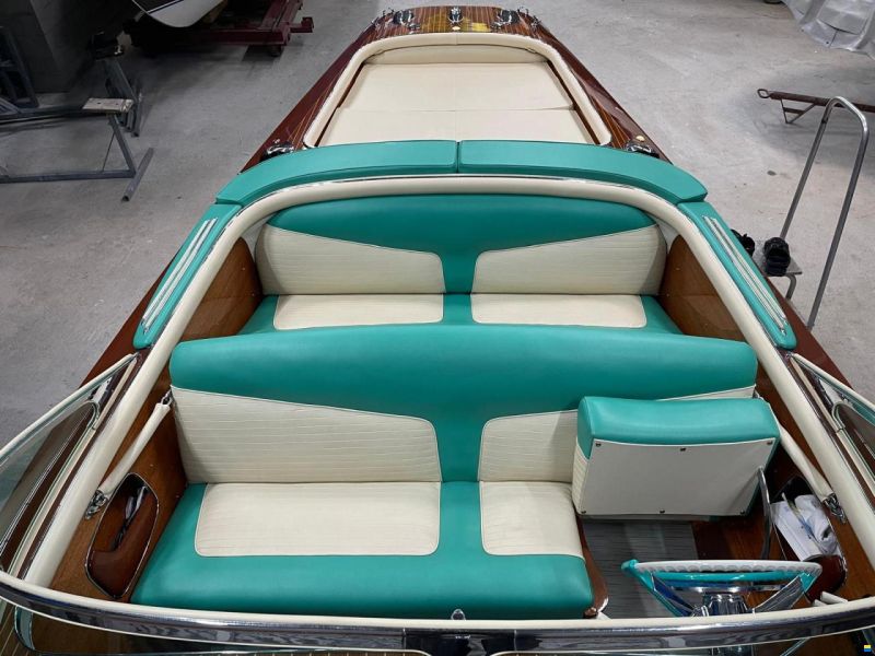 Riva Triton