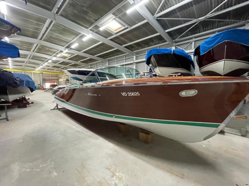 Riva Triton