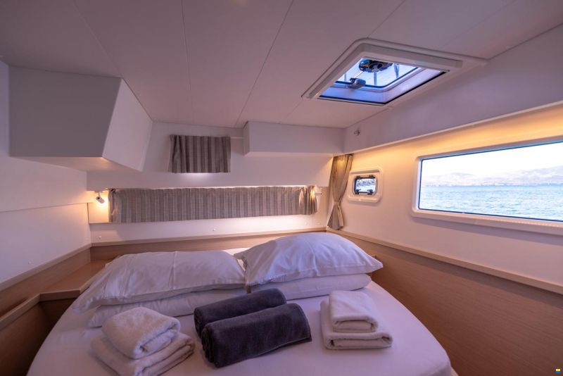 Lagoon 42 (3 cabins)