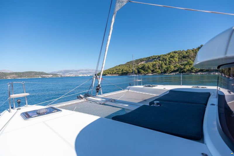 Lagoon 42 (3 cabins)