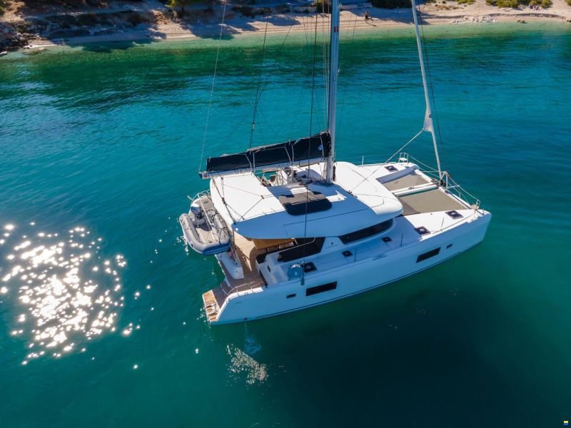 Lagoon 42 (3 cabins)