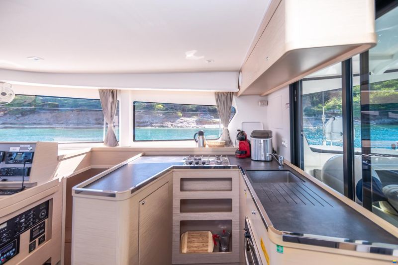 Lagoon 42 (3 cabins)