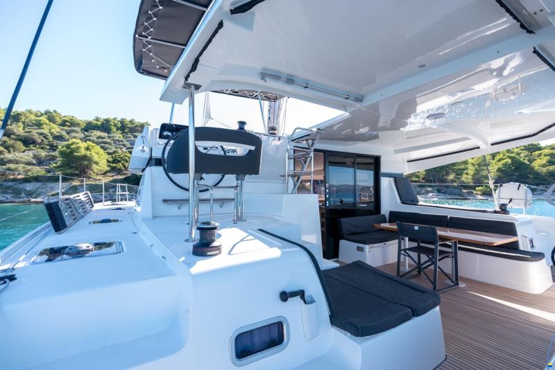 Lagoon 42 (3 cabins)