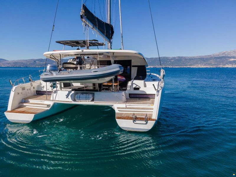 Lagoon 42 (3 cabins)