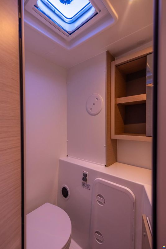 Lagoon 42 (3 cabins)