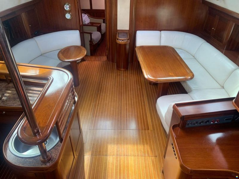 Lagoon Royal Pilot Saloon 65