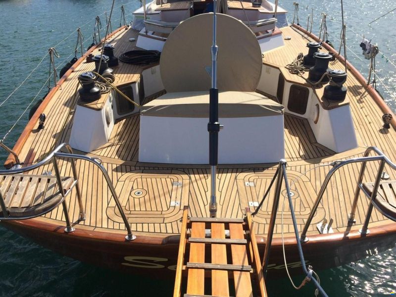 Lagoon Royal Pilot Saloon 65