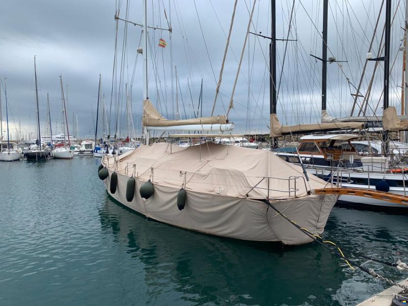 Lagoon Royal Pilot Saloon 65
