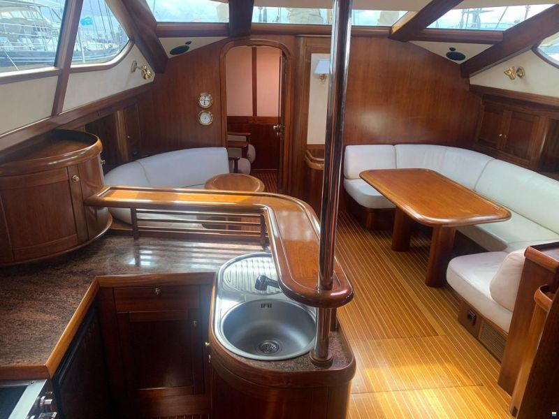 Lagoon Royal Pilot Saloon 65
