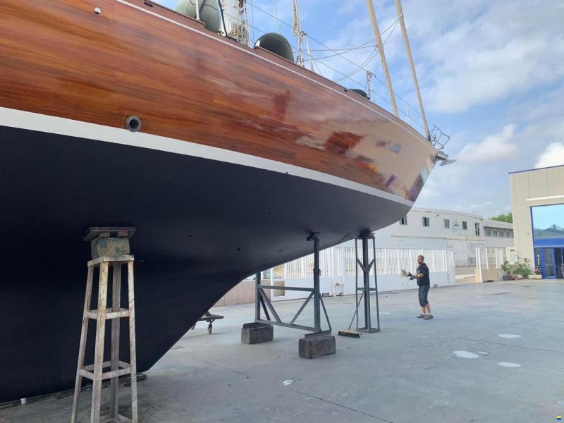 Lagoon Royal Pilot Saloon 65