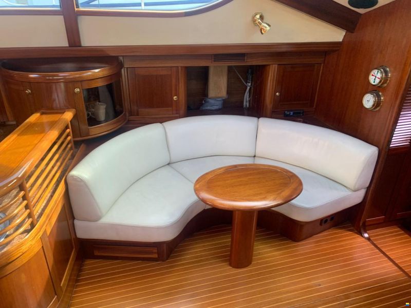Lagoon Royal Pilot Saloon 65