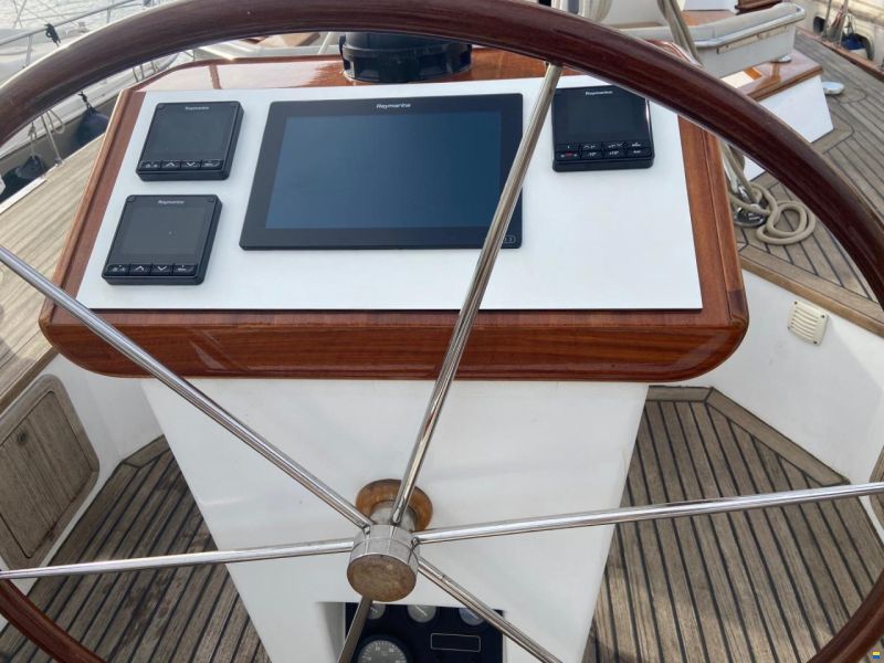 Lagoon Royal Pilot Saloon 65