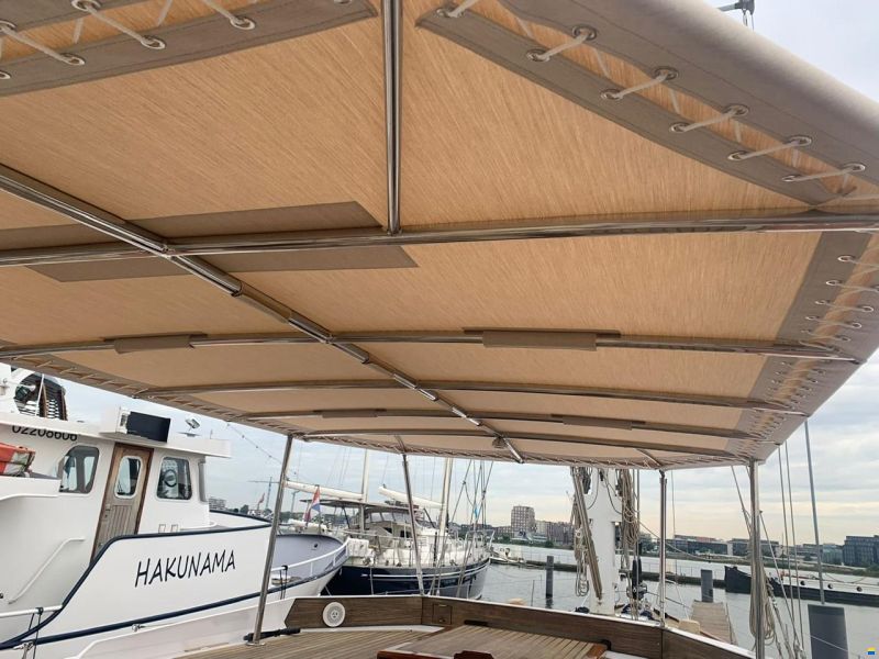 Lagoon Royal Pilot Saloon 65