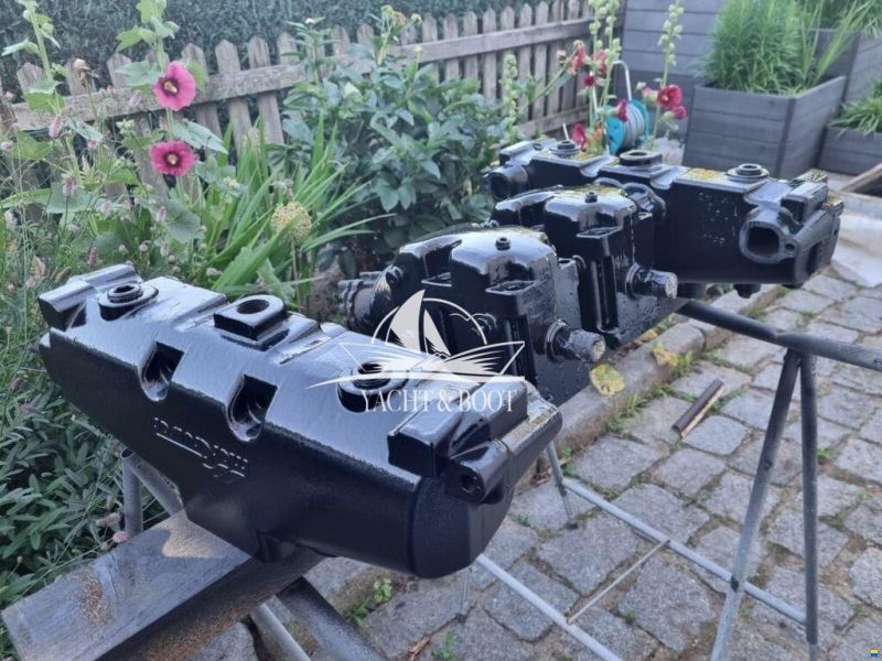 Maxum 2400 SCR