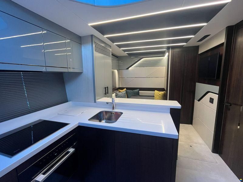 Sunseeker Predator 74 XPS