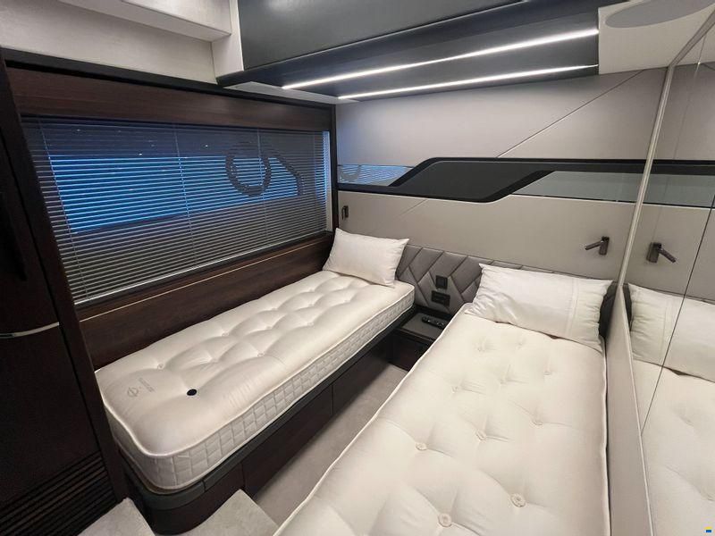 Sunseeker Predator 74 XPS