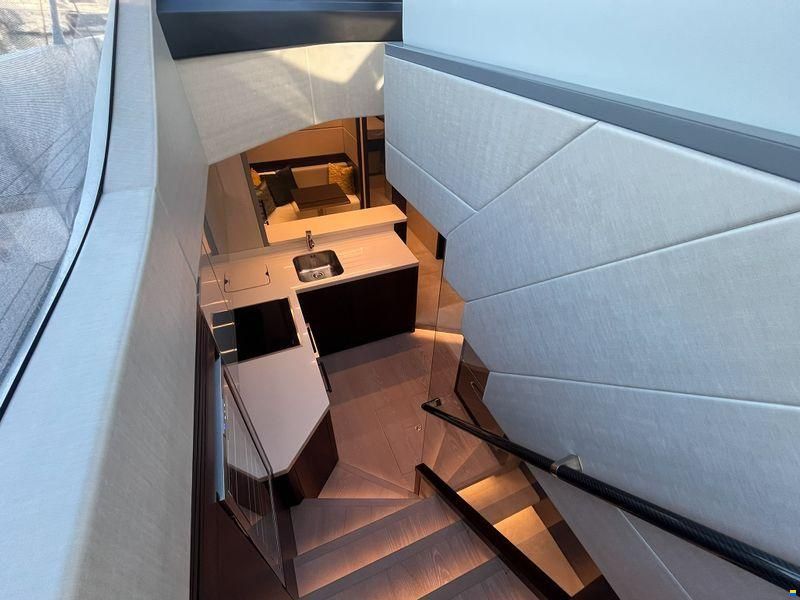Sunseeker Predator 74 XPS