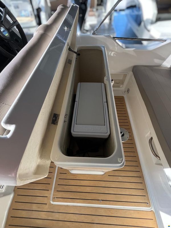 Quicksilver 605 Sundeck