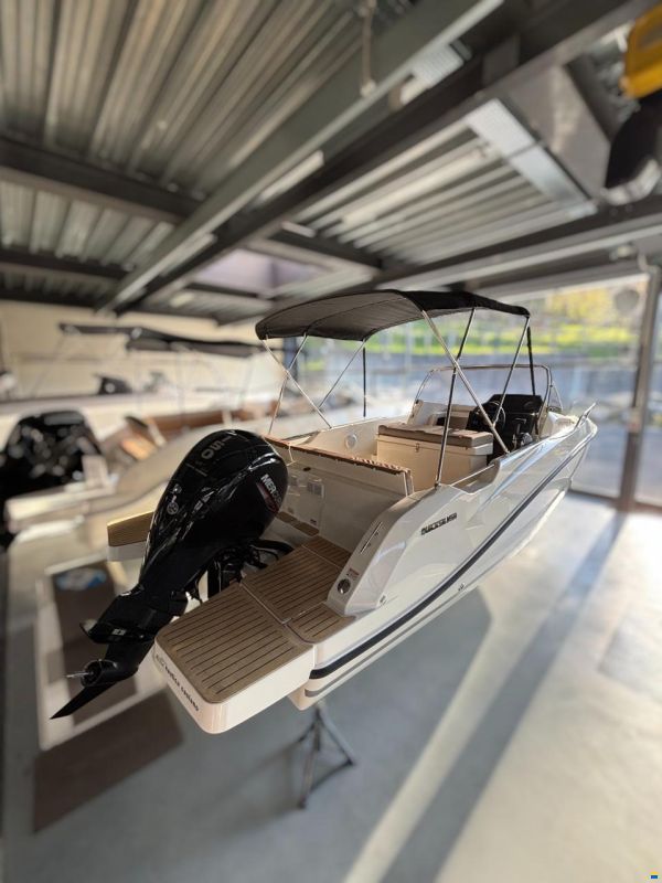 Quicksilver 605 Sundeck