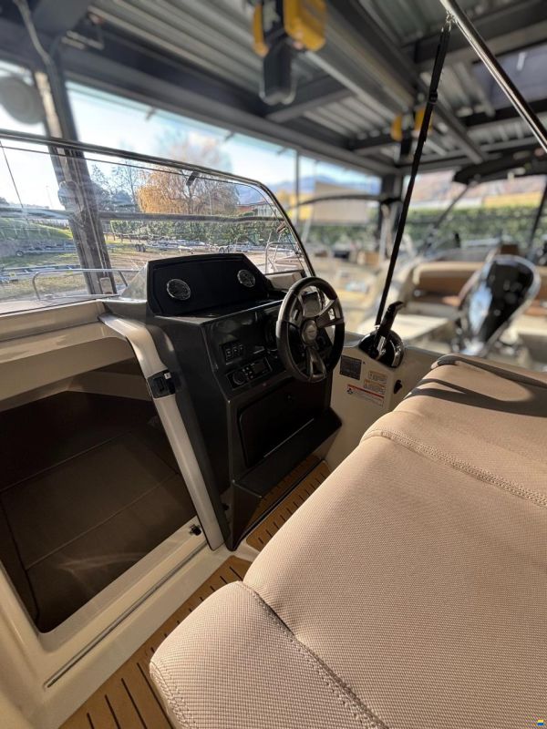 Quicksilver 605 Sundeck