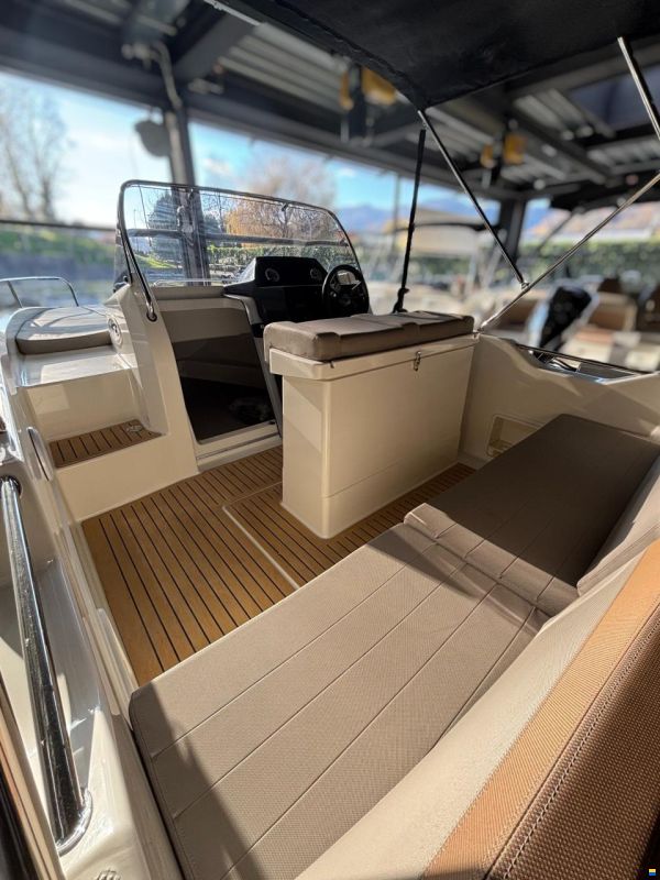 Quicksilver 605 Sundeck