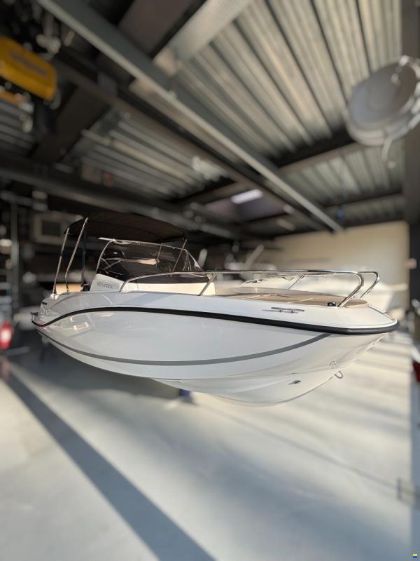 Quicksilver 605 Sundeck