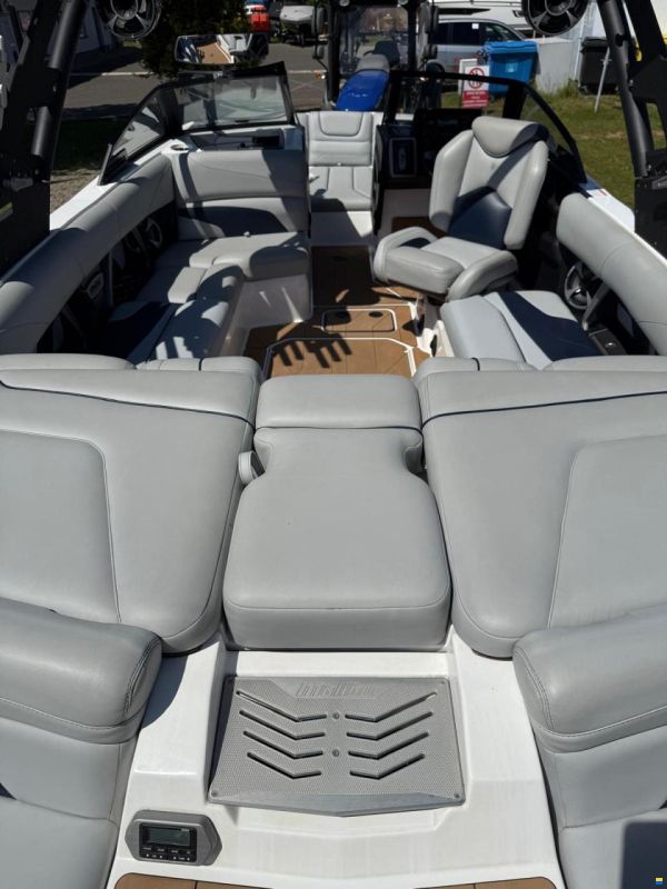 Malibu Wakesetter 22 MXZ