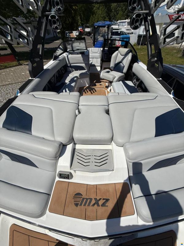 Malibu Wakesetter 22 MXZ