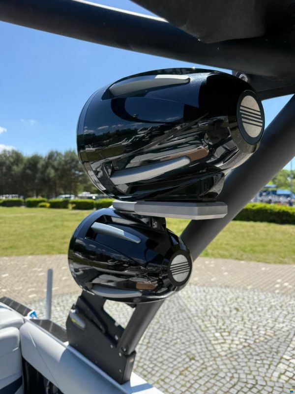 Malibu Wakesetter 22 MXZ