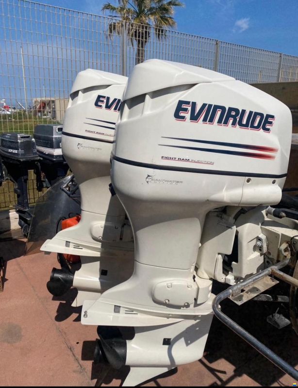 Boston Whaler Revenge 22