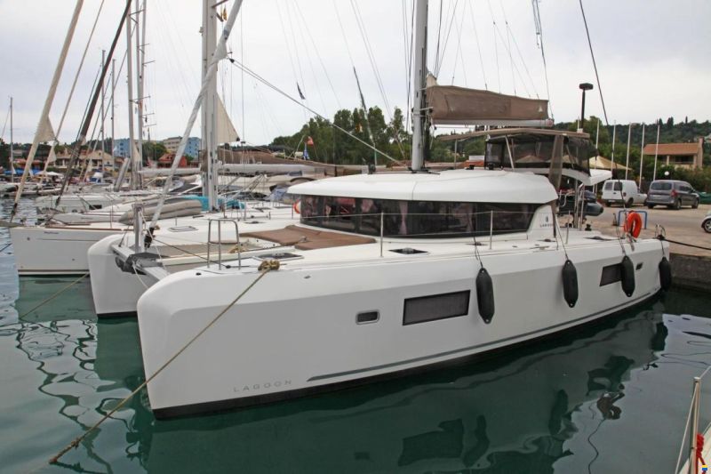 Lagoon 42