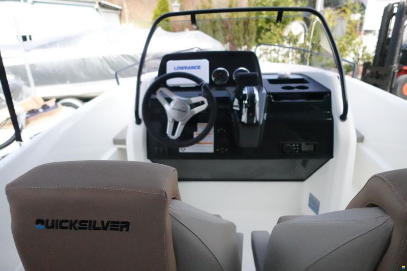 Quicksilver Activ 555 Open & Trailer (auf Lager)