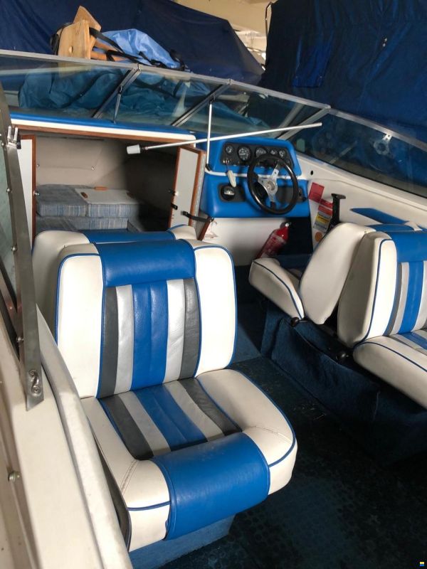 Sea Ray 220 CC