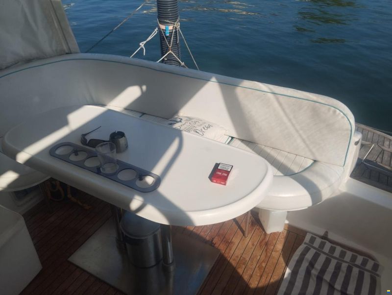 Sealine F33
