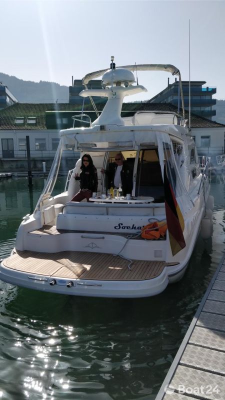 Sealine F33
