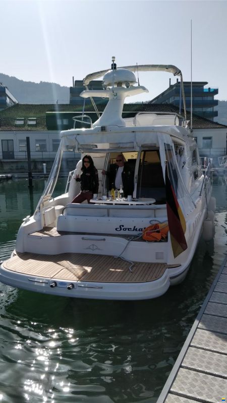 Sealine F33