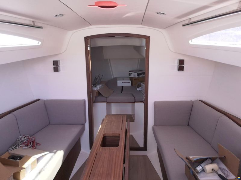 J Boats 112E