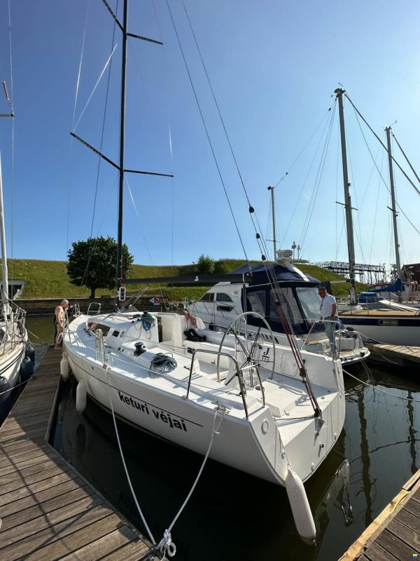 J Boats 112E
