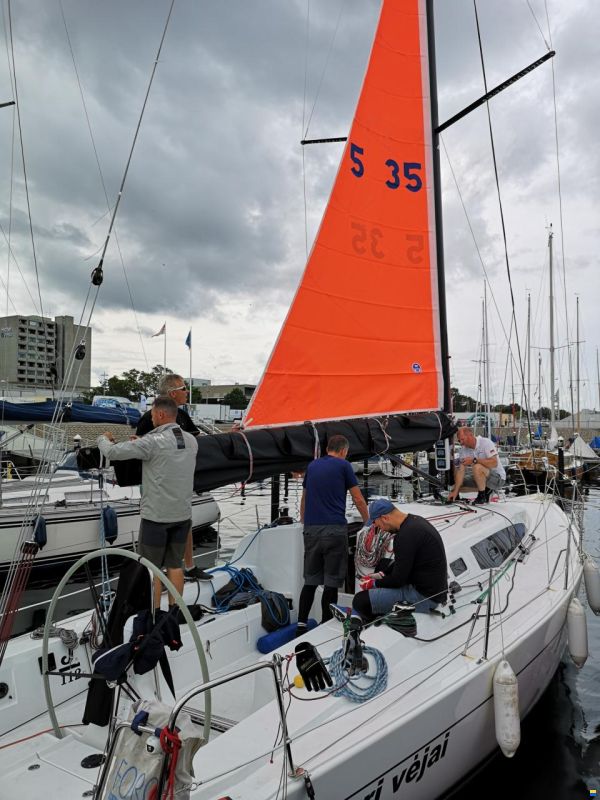 J Boats 112E