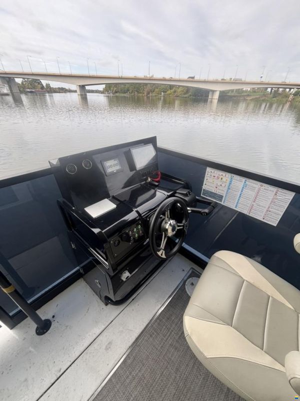 River Yacht HB-1200