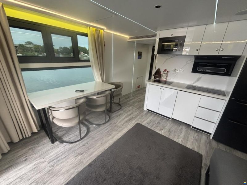 River Yacht HB-1200