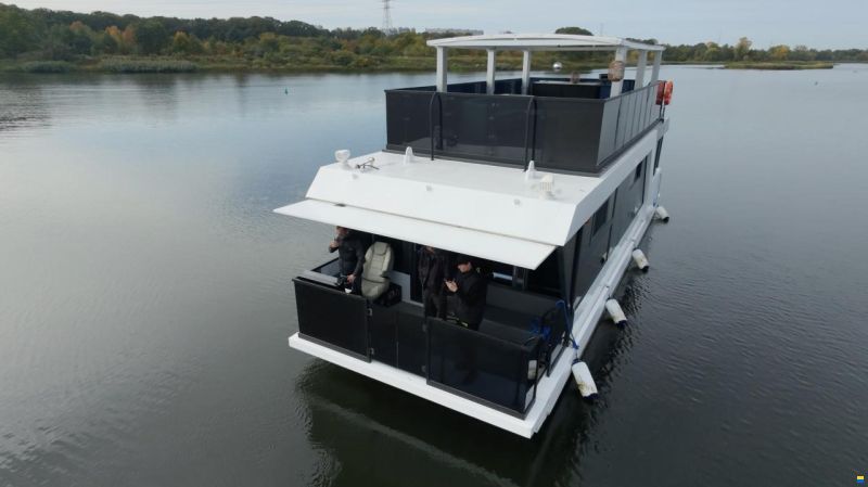 River Yacht HB-1200