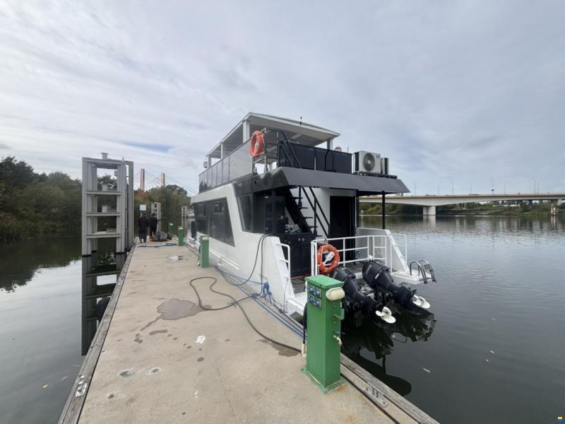 River Yacht HB-1200