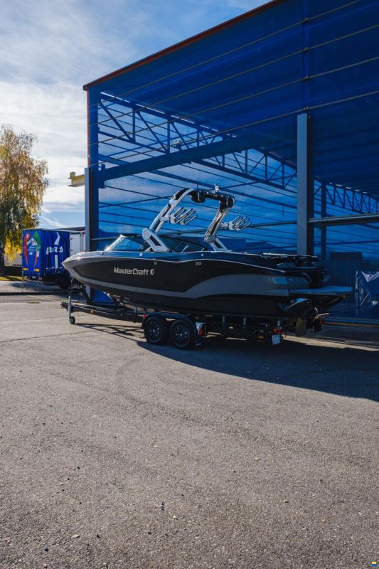 MasterCraft X24 | 2022 | Black & Grey