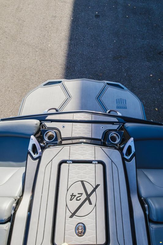 MasterCraft X24 | 2022 | Black & Grey