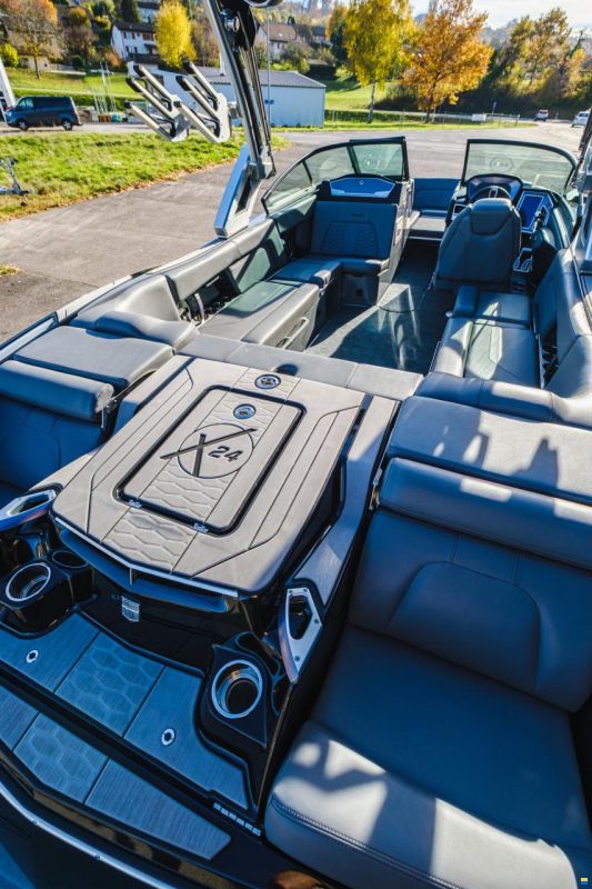 MasterCraft X24 | 2022 | Black & Grey