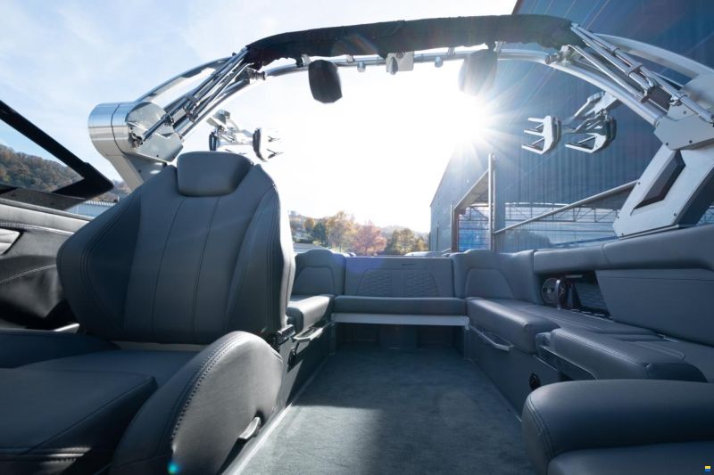 MasterCraft X24 | 2022 | Black & Grey