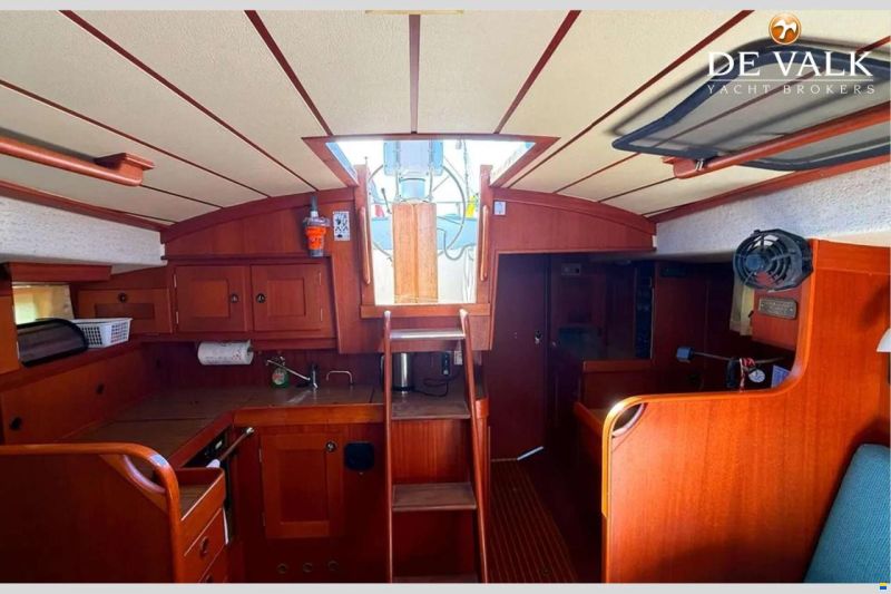 Hallberg-Rassy 352